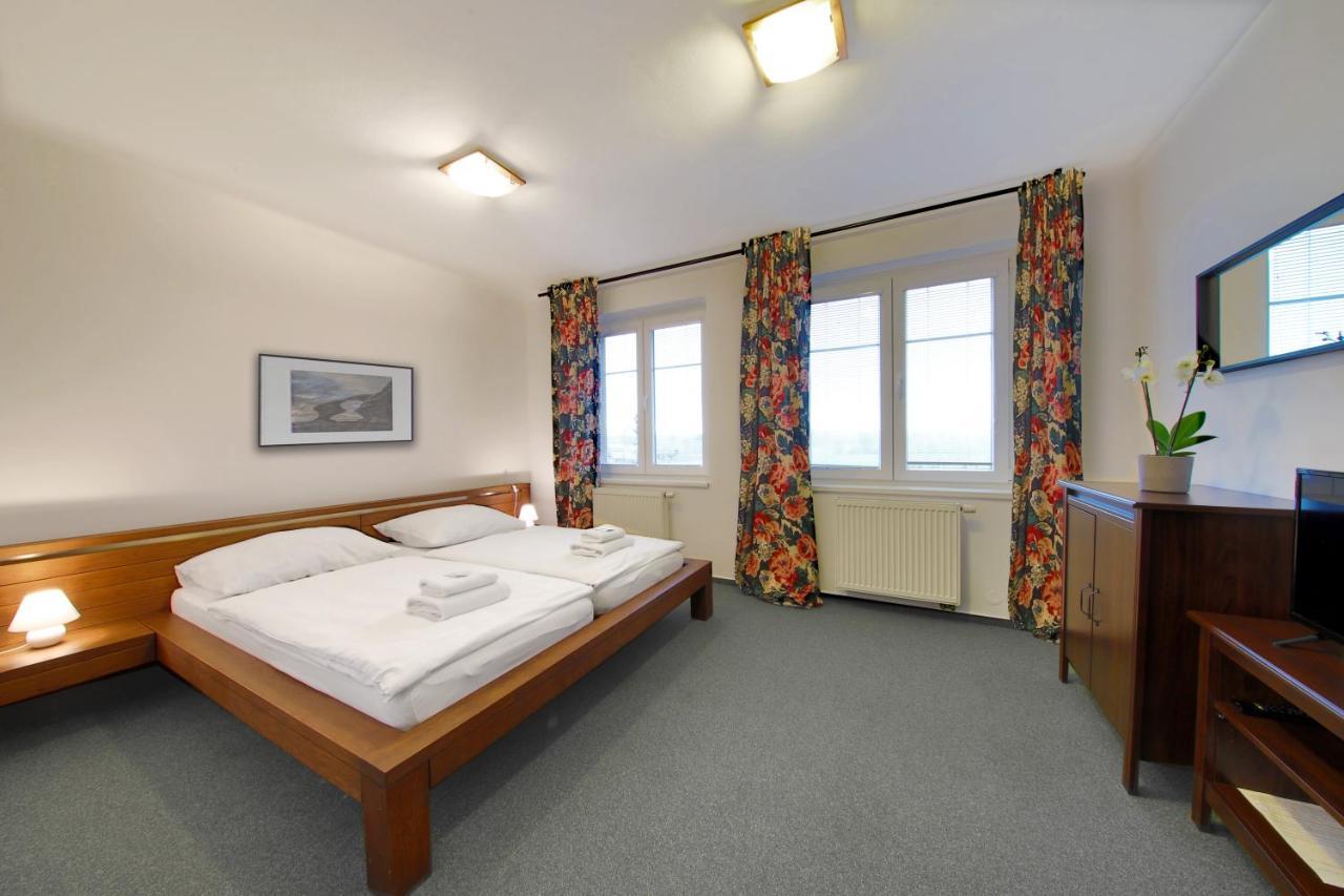 Hotel Brada Jičín 外观 照片