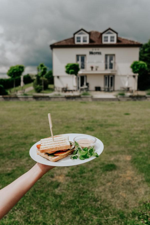 Hotel Brada Jičín 外观 照片