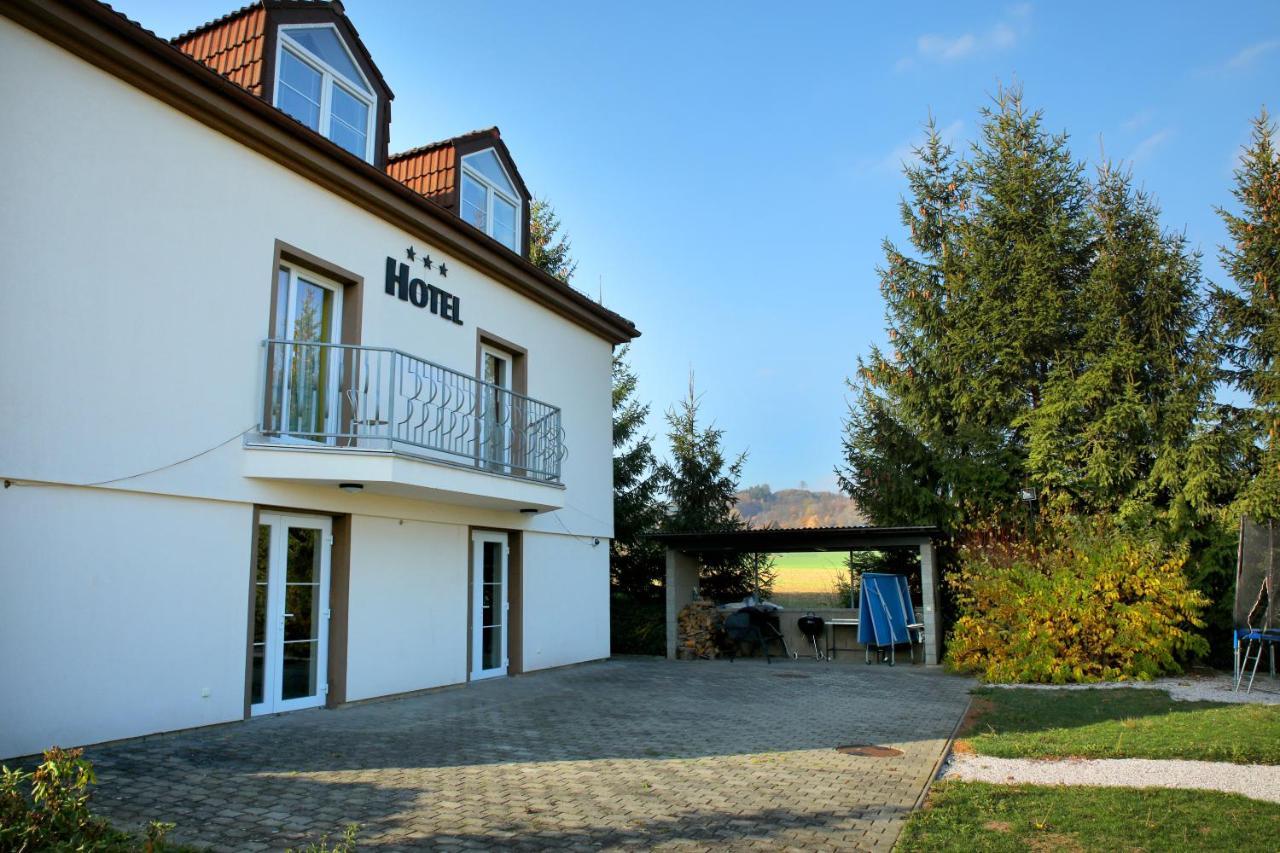 Hotel Brada Jičín 外观 照片