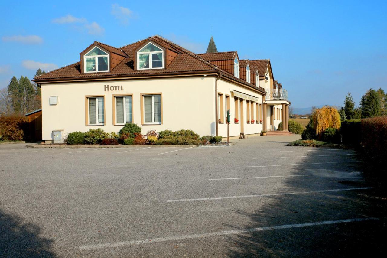 Hotel Brada Jičín 外观 照片