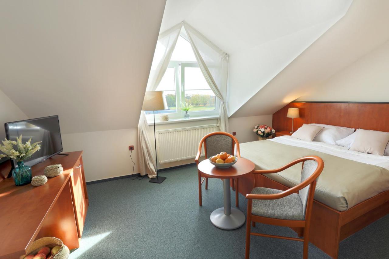 Hotel Brada Jičín 外观 照片